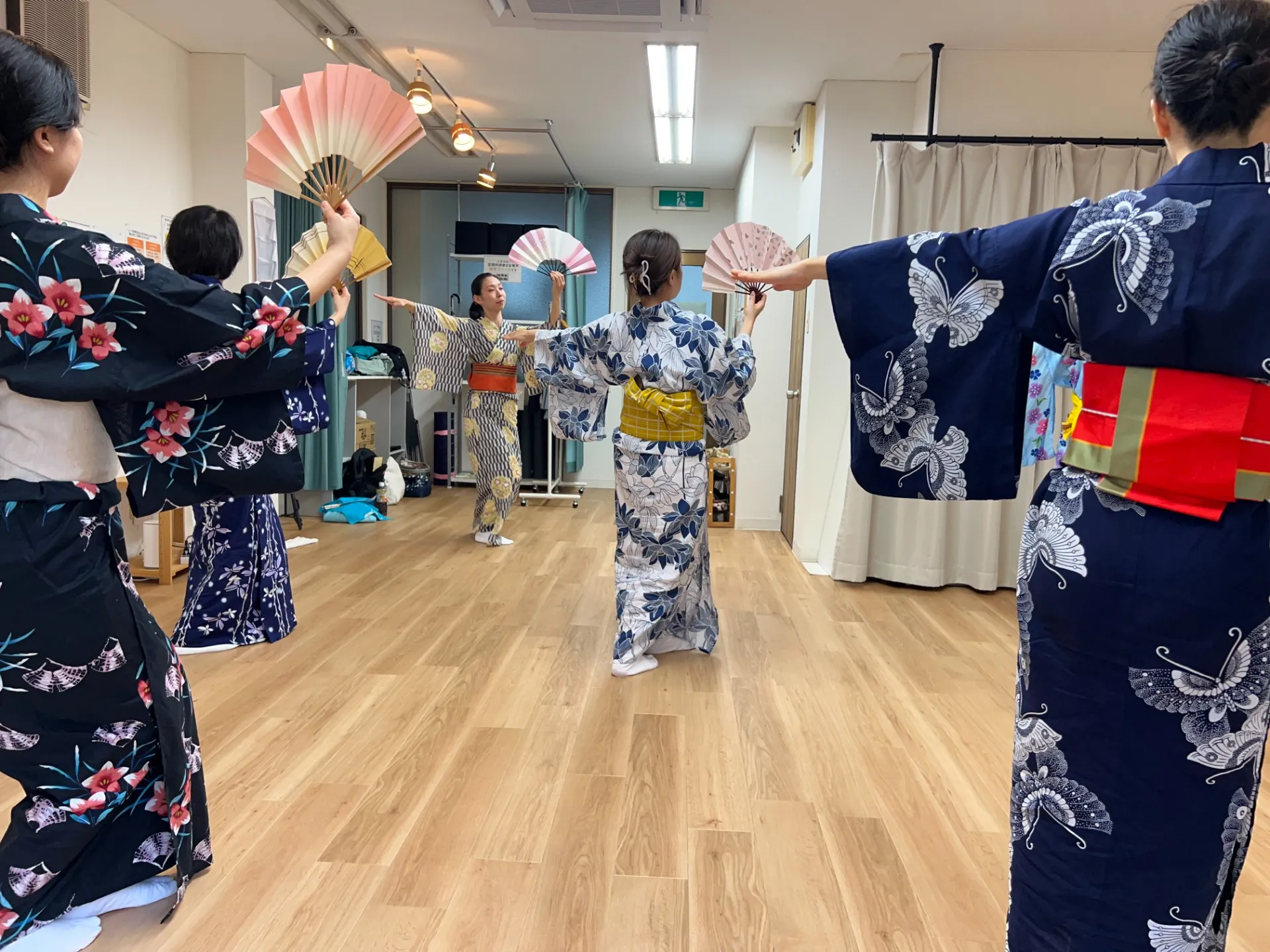 個人稽古と日本舞踊サークル(グループお稽古)の違い